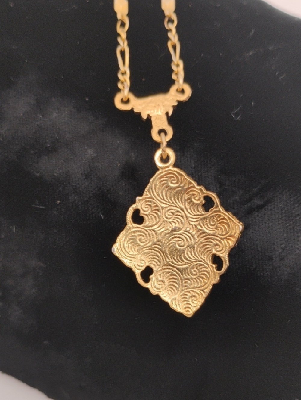 1928 Victorian Revival Cameo Style Gold Tone Necklace 16" - Picture 4 of 5